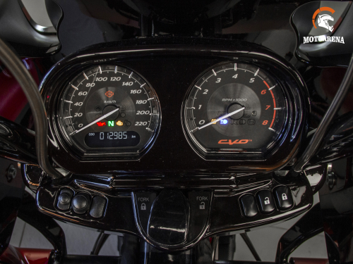 Harley-Davidson CVO Road Glide Limited фото 14